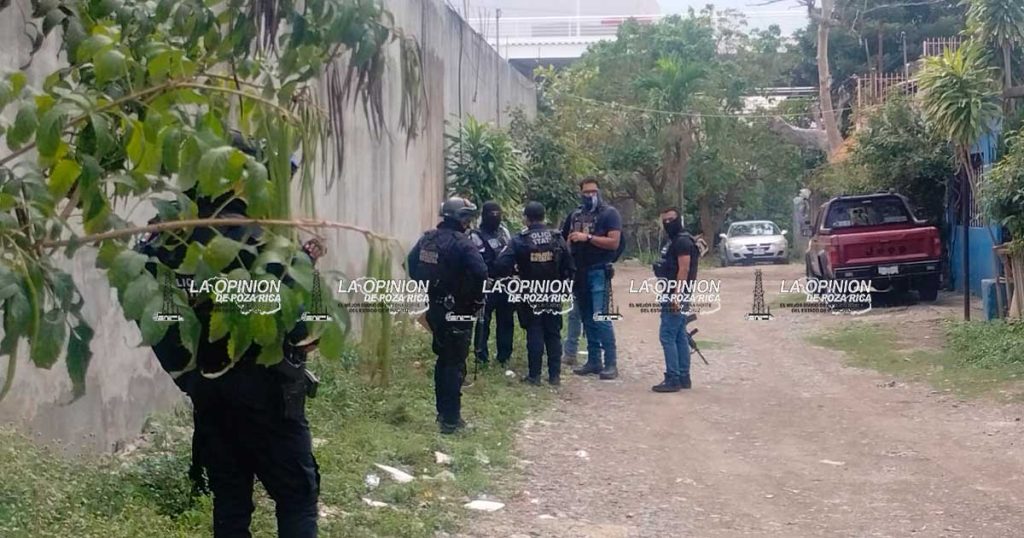 Problemas de pareja movilizan a la Policía Problemas de pareja movilizan a la Policía