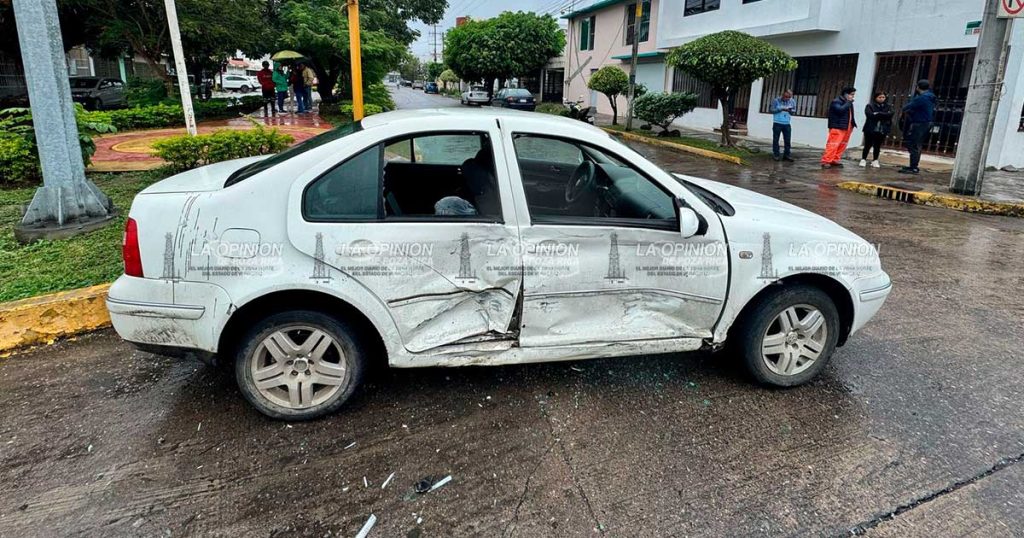 ¡Encontronazo tras vuelta prohibida!