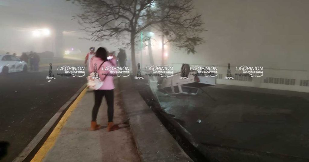 Un herido en volcadura de Plaza Ánimas Un herido en volcadura de Plaza Ánimas