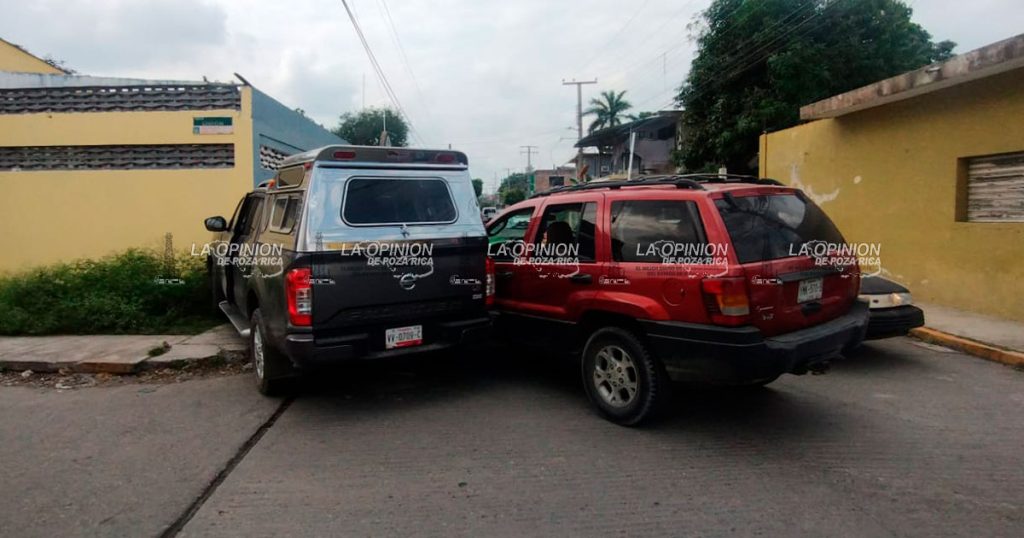 Camioneta queda incrustada en vivienda Camioneta queda incrustada en vivienda