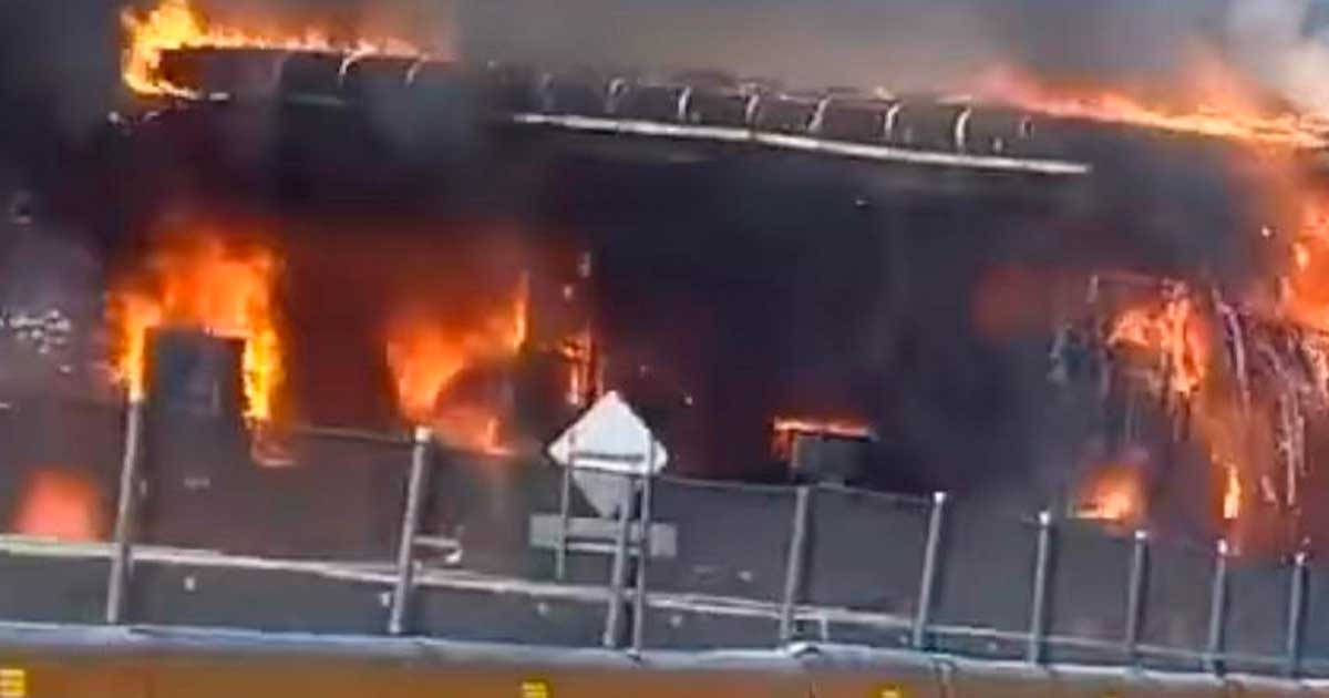 Tractocamión con gasolina arde tras colisión en autopista
