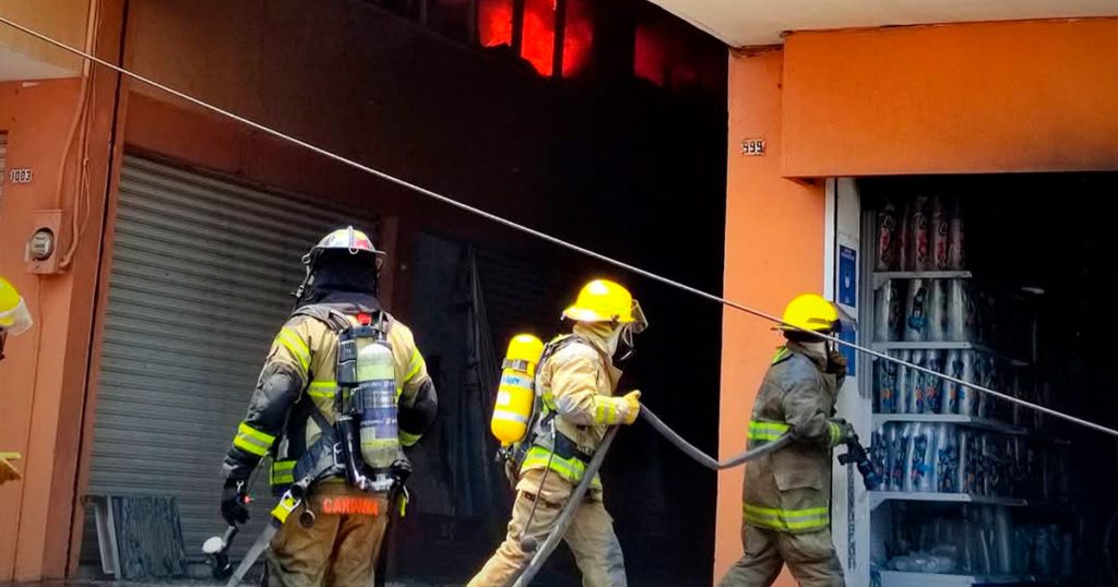 Bomberos jarochos reciben curso de instructores de Estados Unidos