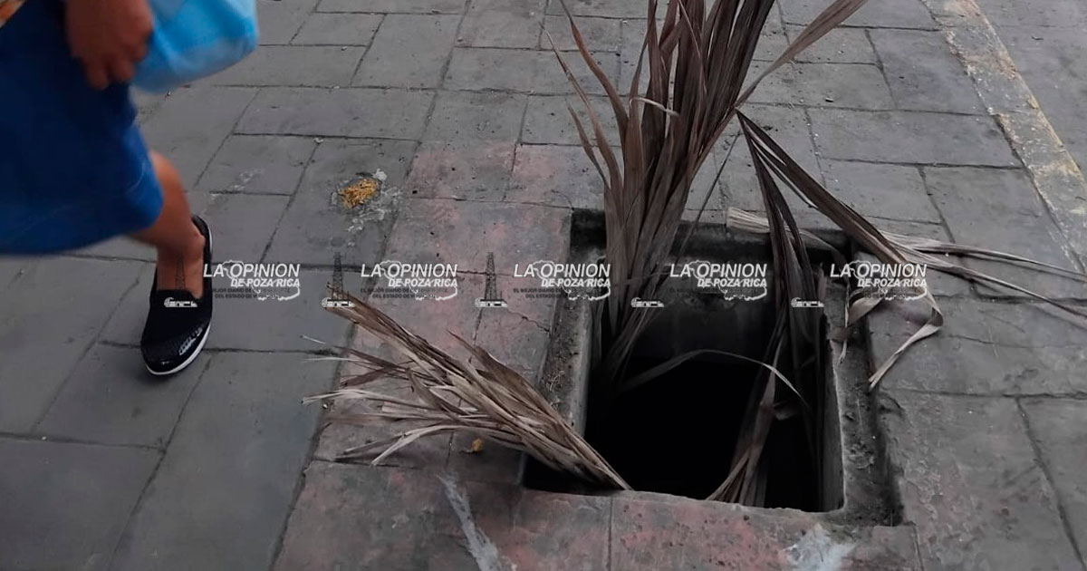 Registros sin tapadera, un peligro en pleno centro de la ciudad Registros sin tapadera, un peligro en pleno centro de la ciudad