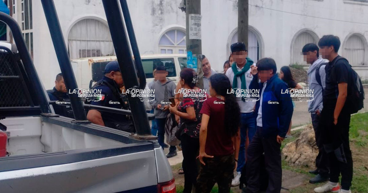Madre de familia agrede a estudiante