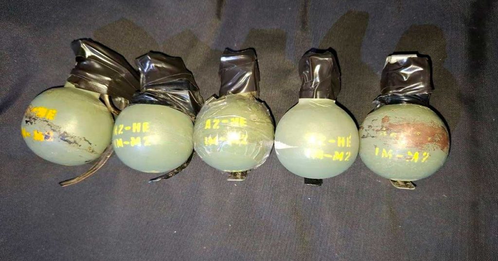 Enervantes y cartuchos balísticos asegurados en cateo con fuerzas federales en Coatzacoalcos