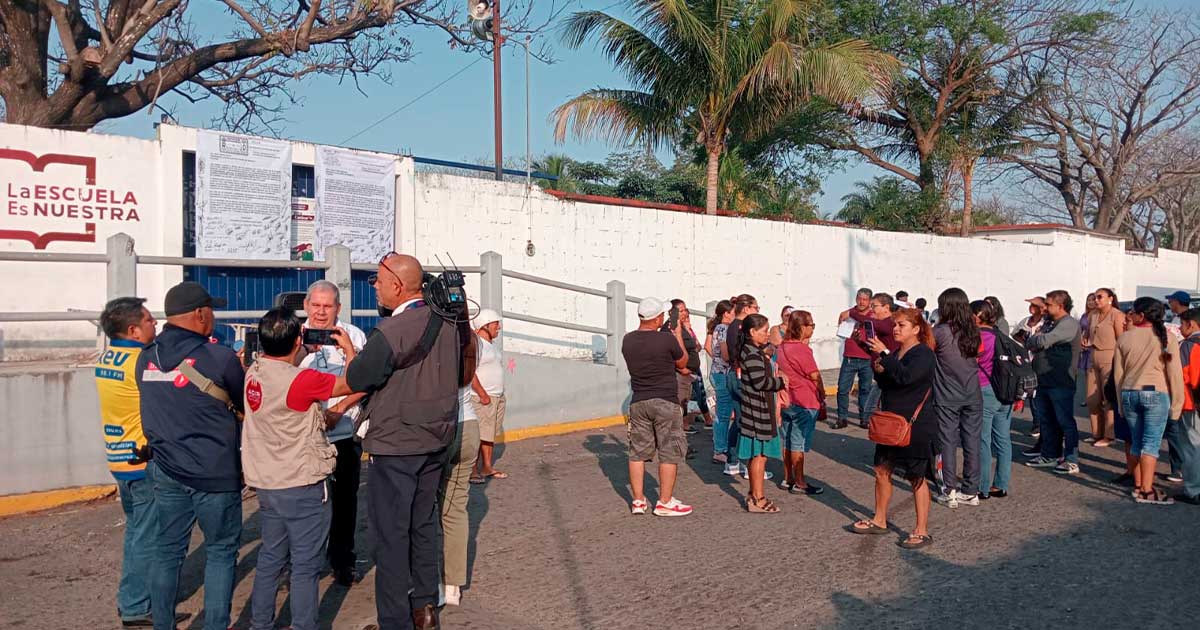 Denuncian falta de maestros en secundaria de Veracruz Puerto Denuncian falta de maestros en secundaria de Veracruz Puerto