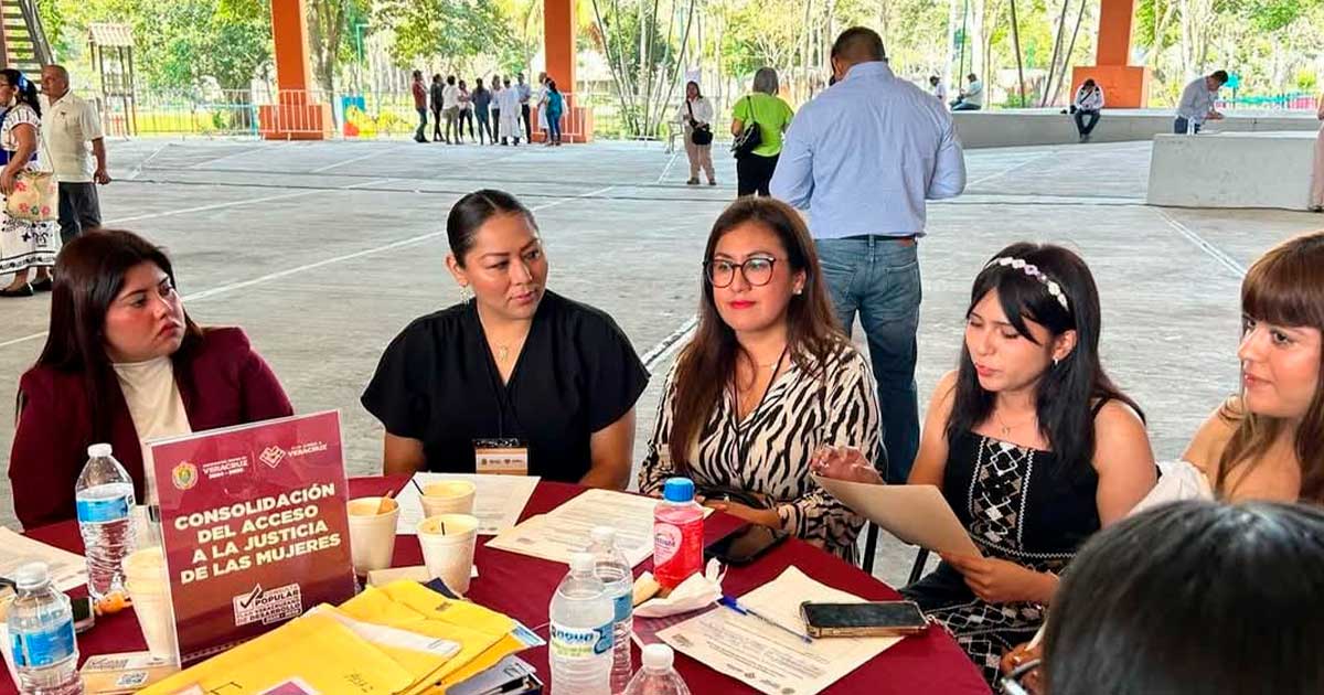 Participa Perla Romero en consulta popular para el Plan Veracruzano de Desarrollo 2025-2030
