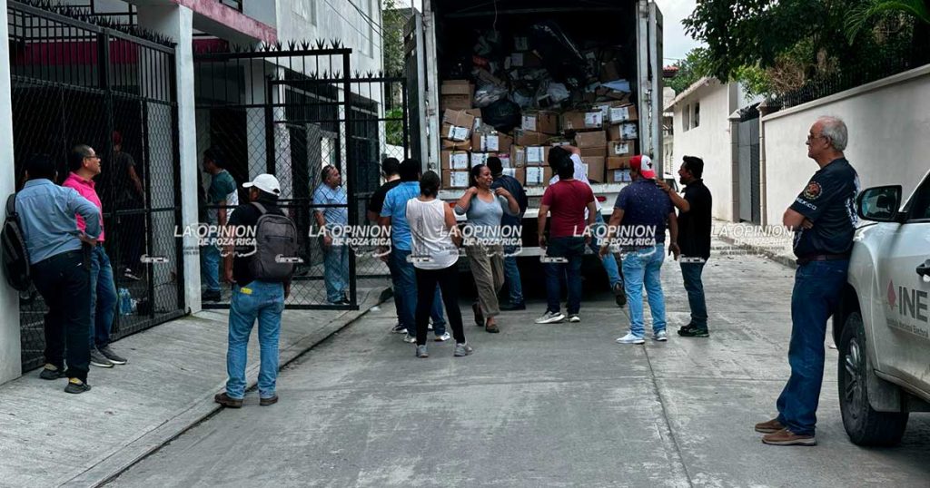Vacían bodegas de sede distrital del INE