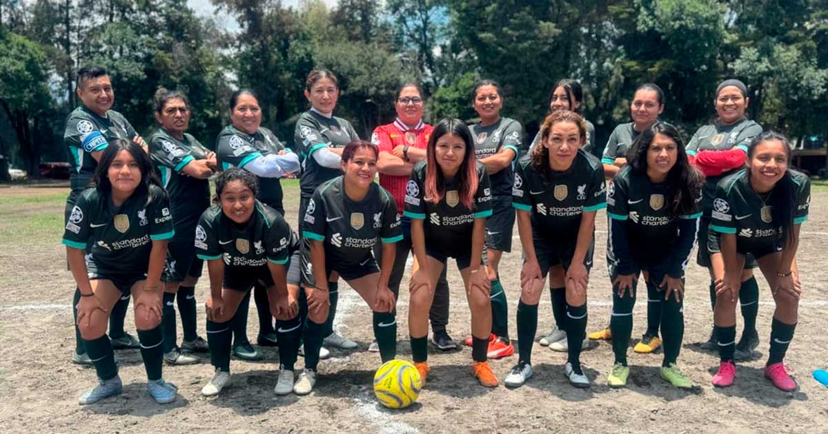 ¡Encuentro de fútbol femenil de lujo!