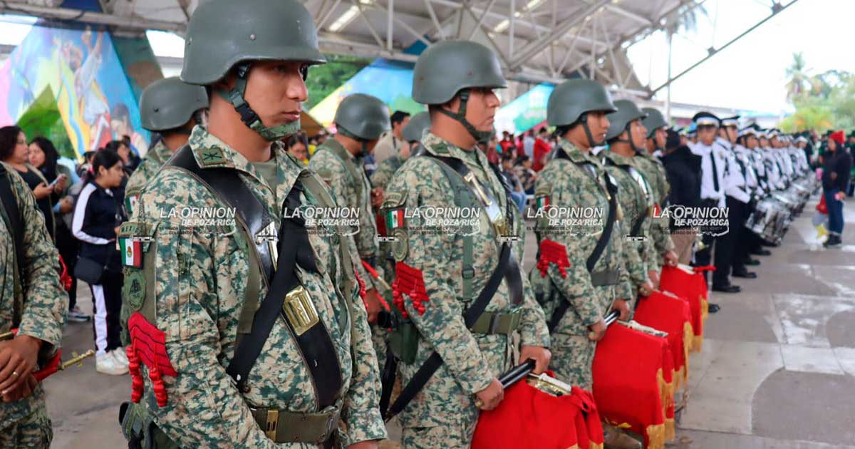 La banda de guerra dejó de ser sólo un símbolo militar.