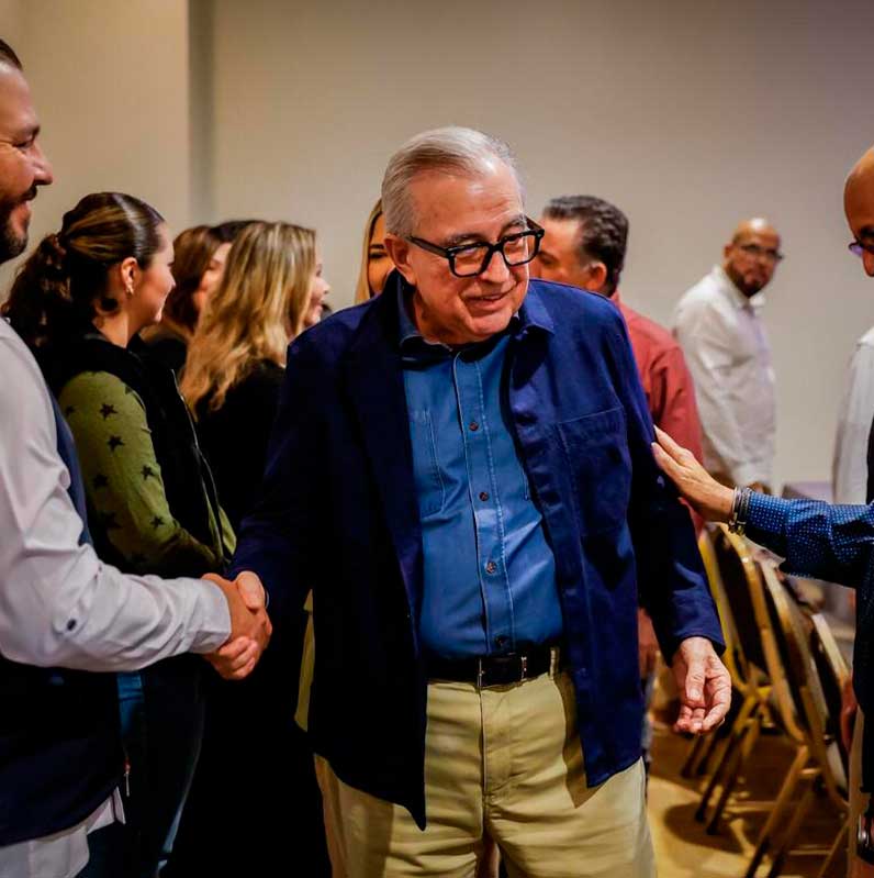 Rubén Rocha Moya se reúne con empresarios