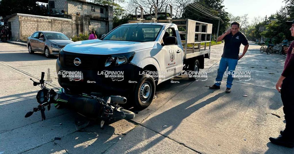 Chocan camioneta y moto; 2 lesionados