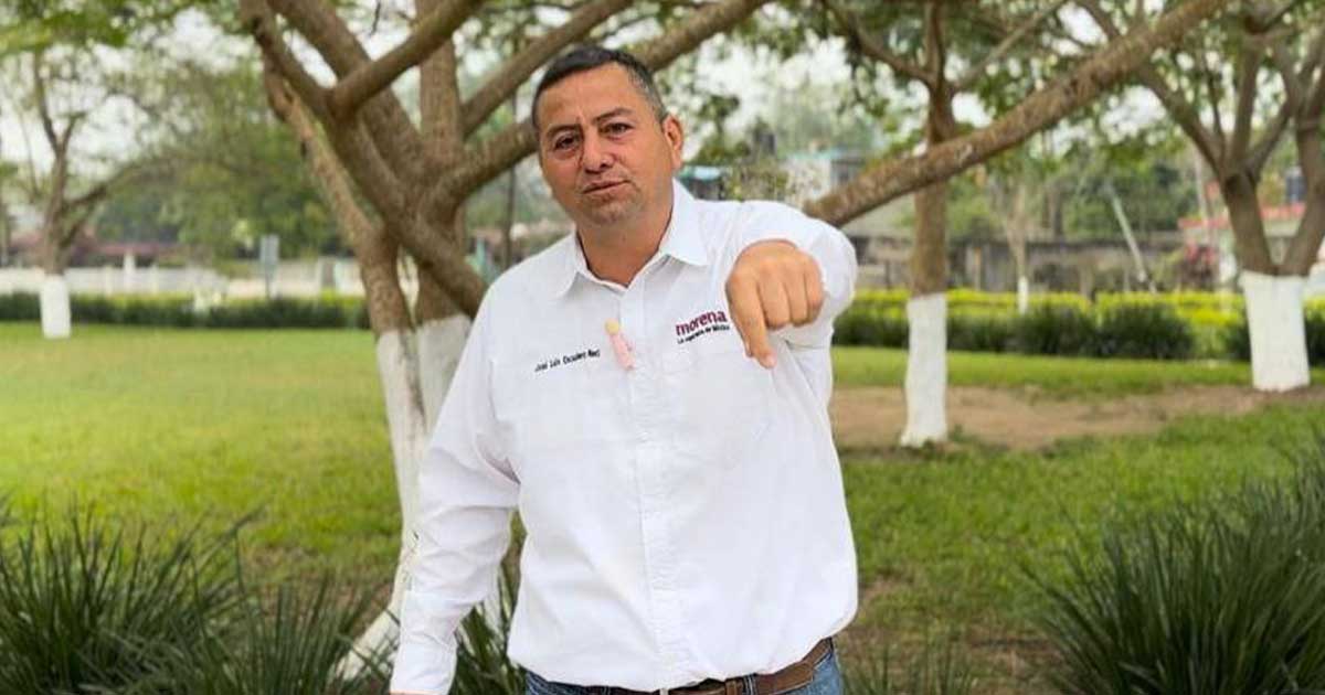 Se queja de nepotismo, pero su esposa es edil