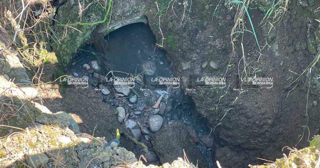 Drenaje roto provoca tres socavones en la colonia Anáhuac