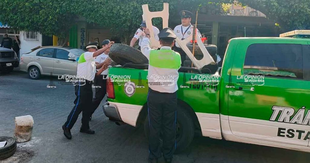 Limpian la vía pública de objetos “aparta lugares” Limpian la vía pública de objetos “aparta lugares”