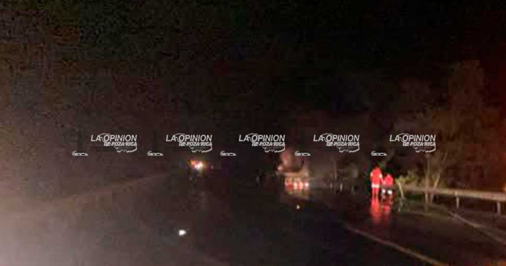 Se incendia pipa en la autopista Tuxpan-Tampico Se incendia pipa en la autopista Tuxpan-Tampico