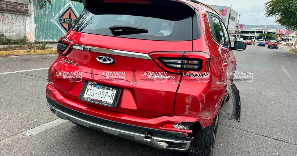 “Frenó, giró… ¡y chocó!