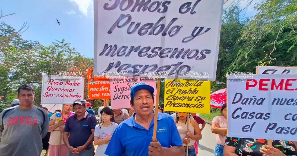 Protestan pobladores por incumplimiento de obras