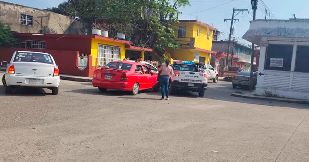 Choca una patrulla de Tránsito y Vialidad