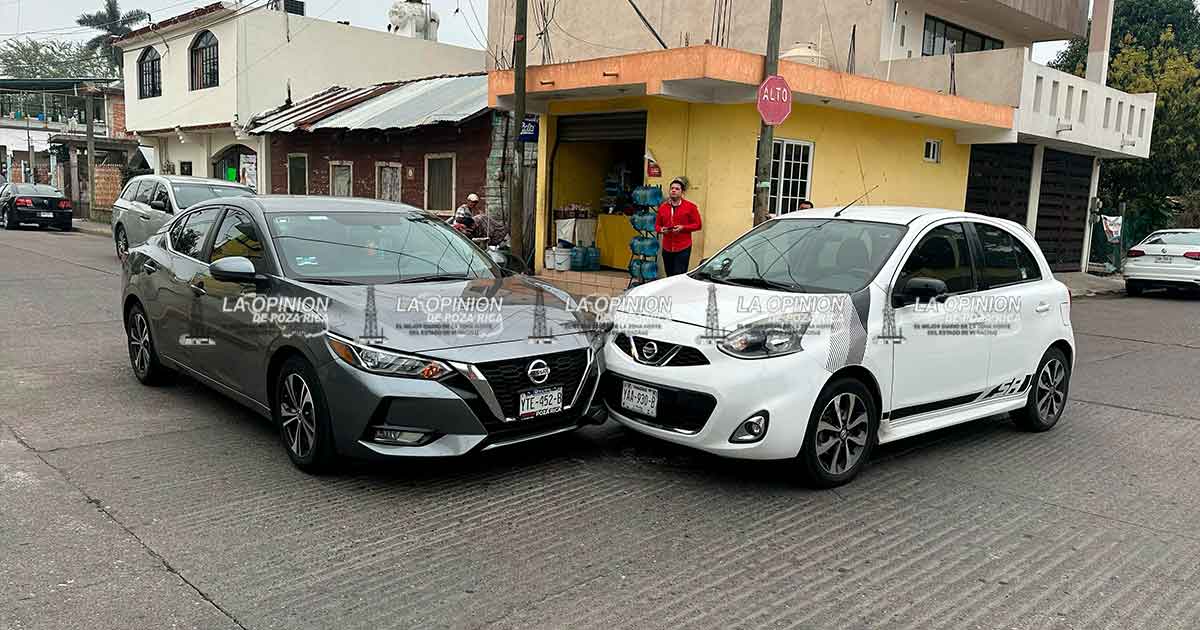 Se vuela el alto y termina chocando Se vuela el alto y termina chocando