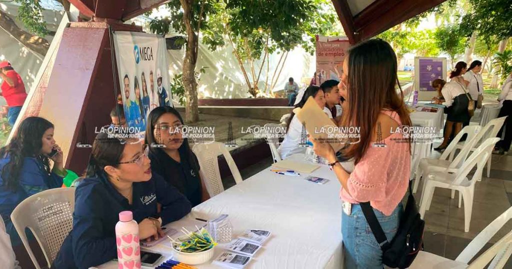 Ofertan 400 vacantes durante la Feria de Empleo 2025