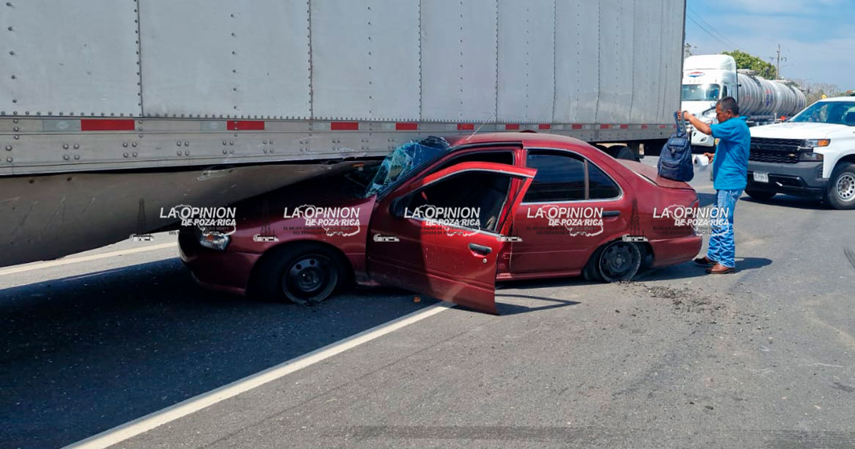 Comerciantes de Chinampa sufren aparatoso accidente Comerciantes de Chinampa sufren aparatoso accidente