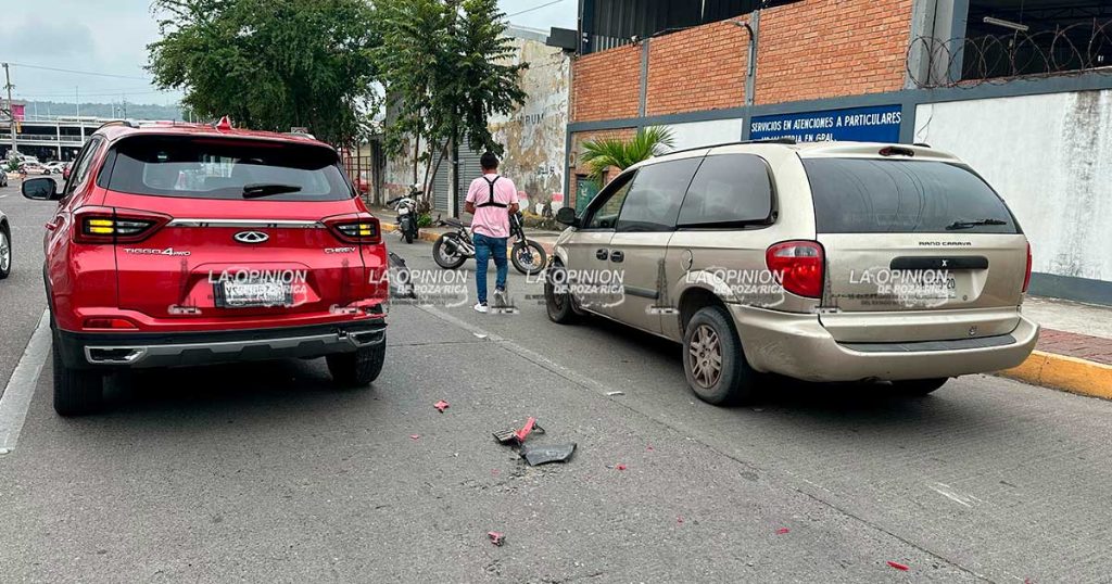 “Frenó, giró… ¡y chocó!