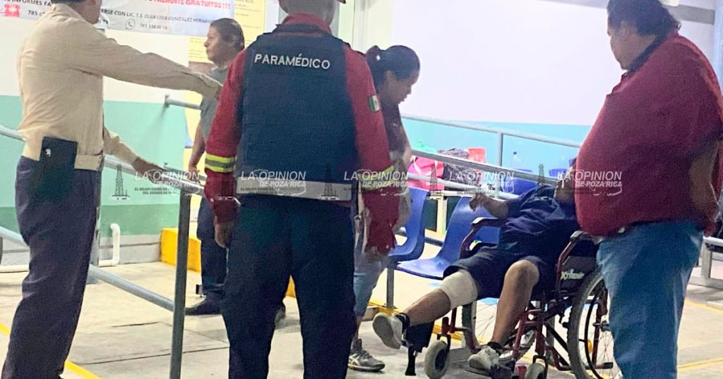 Mujer lesionada al derrapar en su motocicleta Mujer lesionada al derrapar en su motocicleta