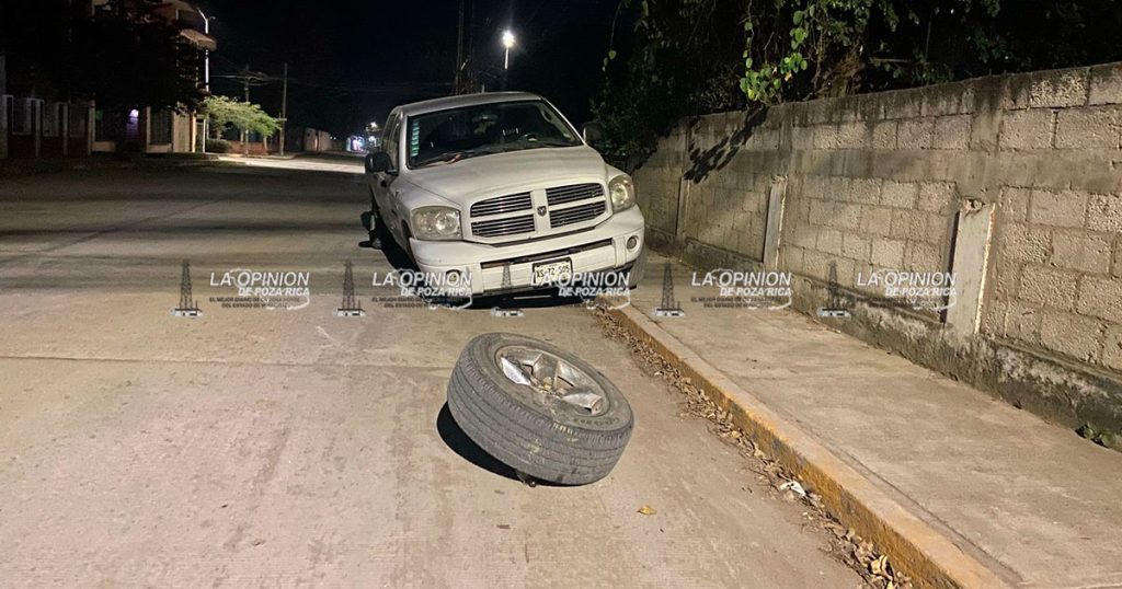 Pipa choca contra unidad estacionada
