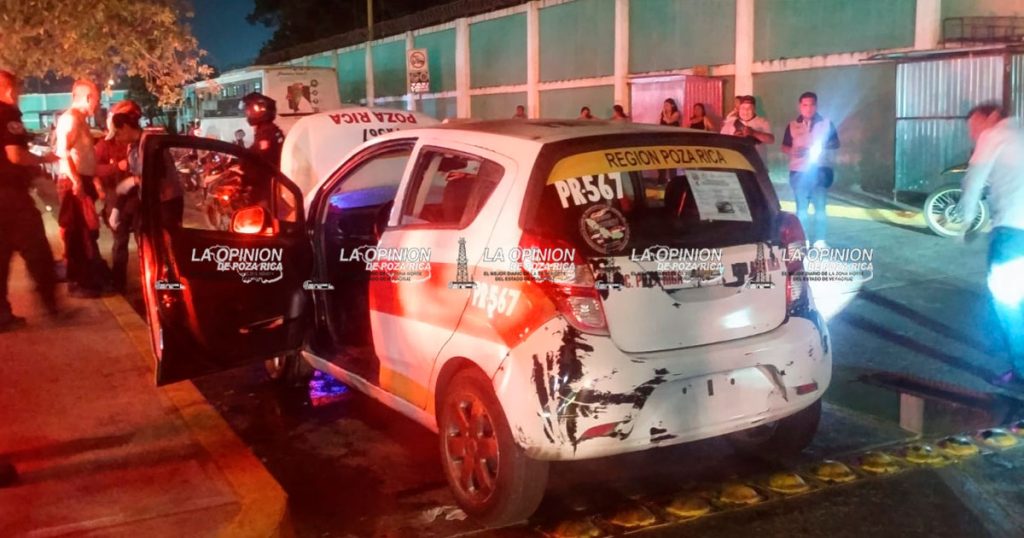Taxi en llamas en la zona centro