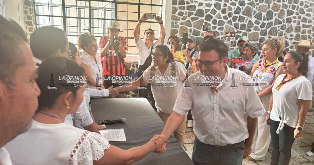 Gonzalo Flores se registra ante el OPLE