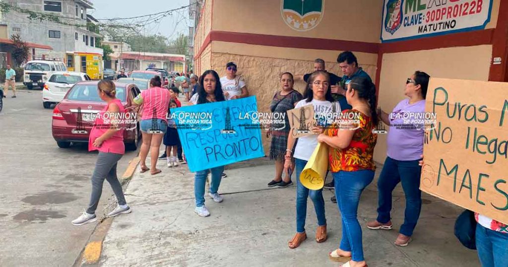 “Nos volvieron a engañar”, dicen, y toman primaria México “Nos volvieron a engañar”, dicen, y toman primaria México