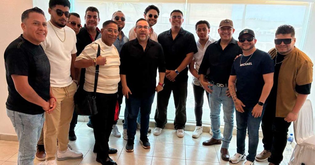 El "mano a mano" y gira internacional de Junior Klan y Súper Lamas arranca en Veracruz puerto
