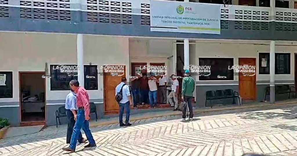 Atentan contra ex alcalde Celestino Rivera, precandidato por el verde en Tempoal Atentan contra ex alcalde Celestino Rivera, precandidato por el verde en Tempoal