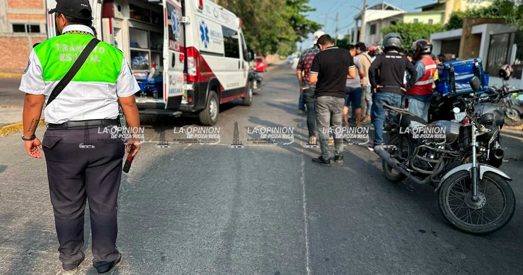 ¡Se pasó el “alto” y derribó a un moto-envíos!