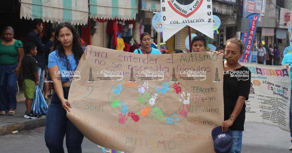 Boteo y desfile en apoyo a los niños con autismo