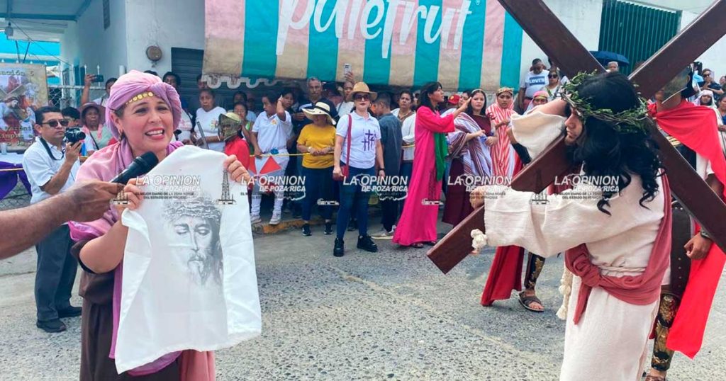 Reviven el drama del Gólgota, con impresionante viacrucis