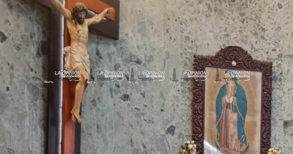 Bendición de palmas luego de la misa de Domingo de Ramos