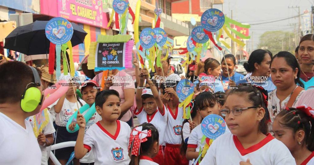 Boteo y desfile en apoyo a los niños con autismo