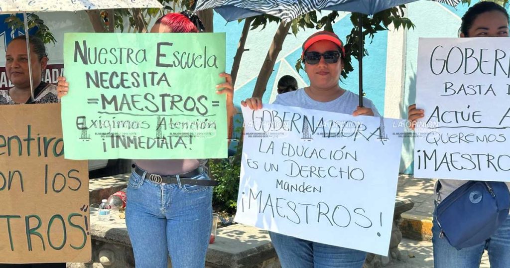 Gobernadora de Veracruz se reúne con docentes