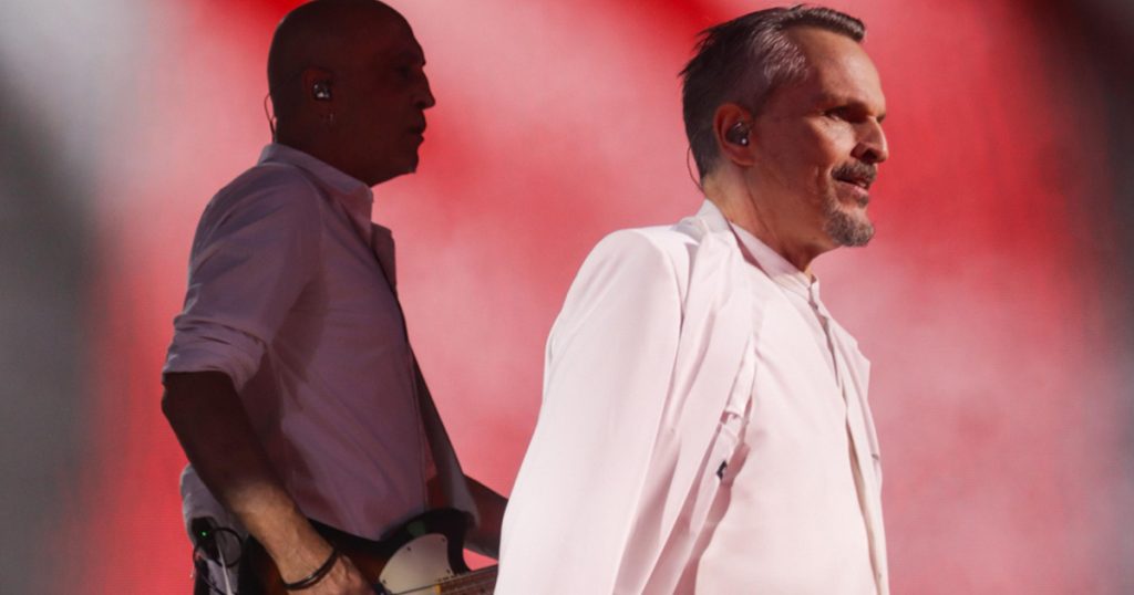 Veracruz ovaciona a Miguel Bosé en su regreso a los escenarios