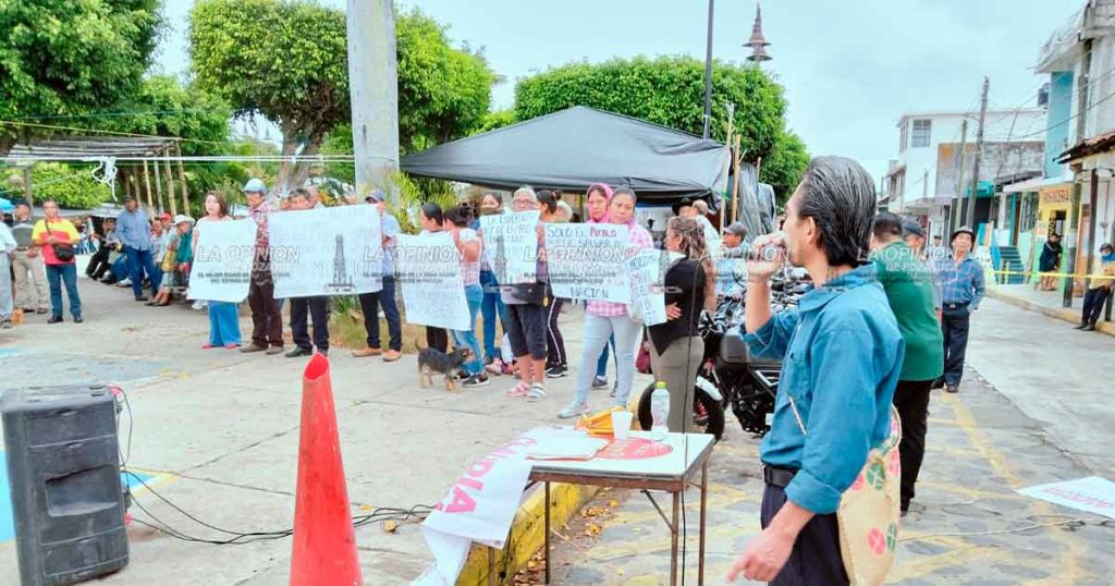 Se manifiestan por imposición de candidatos de Morena Se manifiestan por imposición de candidatos de Morena