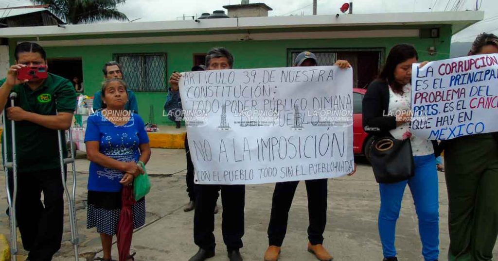 Se manifiestan por imposición de candidatos de Morena Se manifiestan por imposición de candidatos de Morena