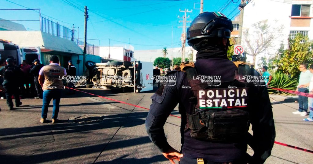 Empleados de Holanda heridos en volcadura