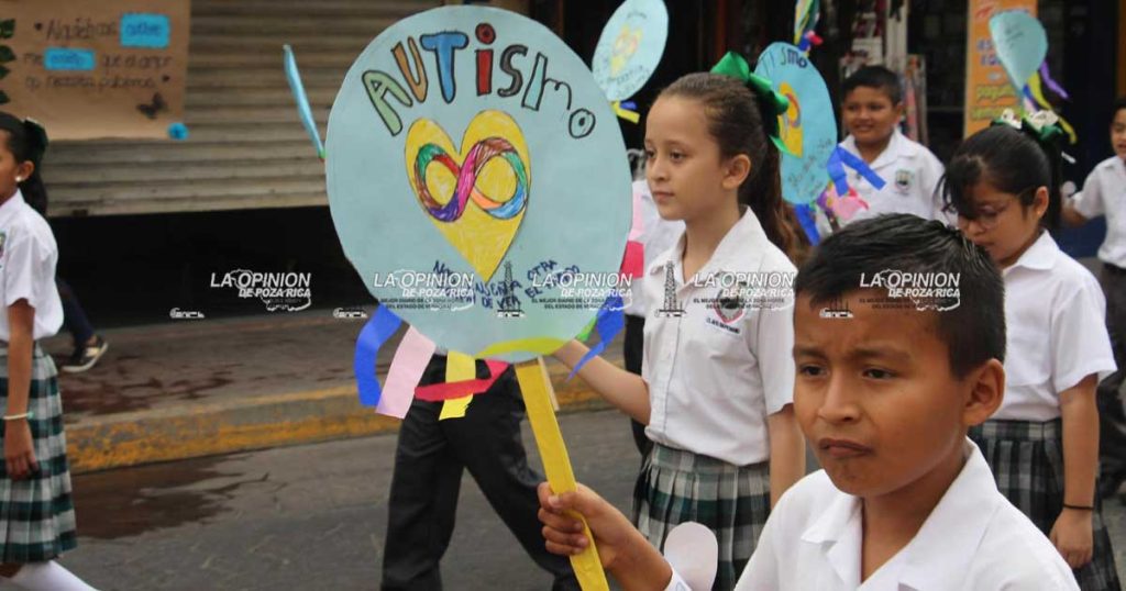 Boteo y desfile en apoyo a los niños con autismo