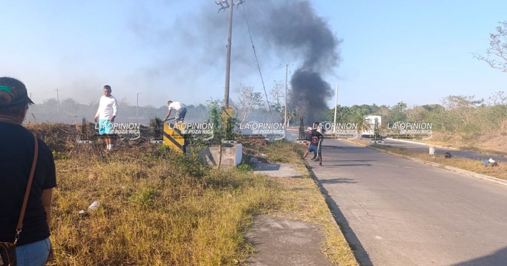 Vecinos sofocan incendio en Medellín, PC les negó auxilio