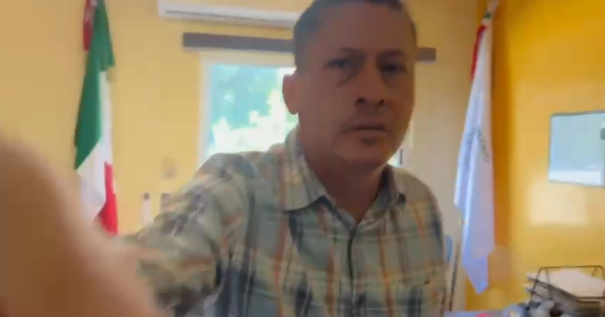 Presidente municipal Eusebio González agrede a reportero durante cobertura de manifestación Presidente municipal Eusebio González agrede a reportero durante cobertura de manifestación