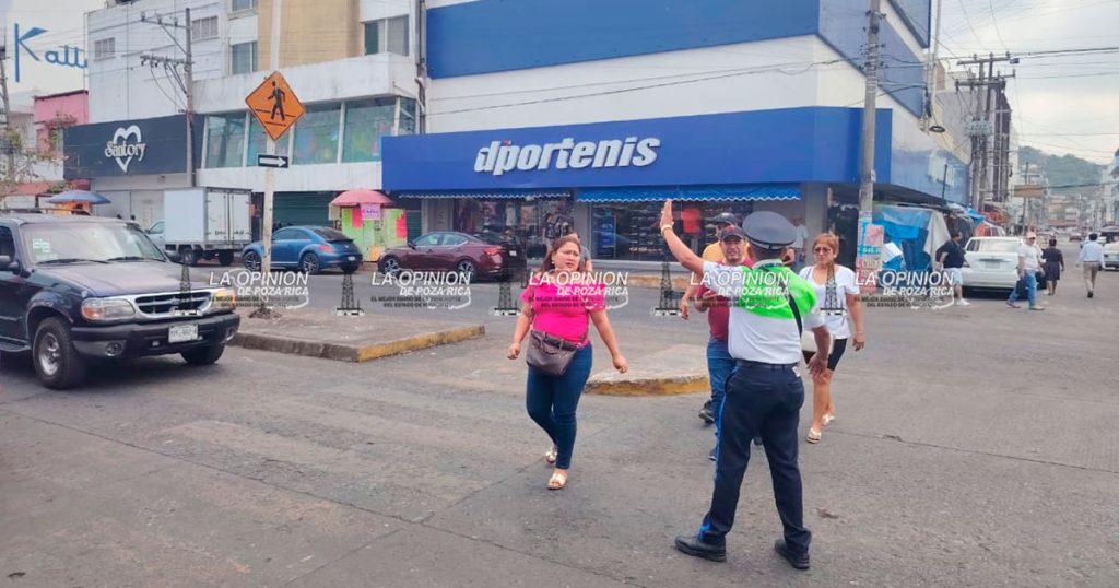 Refuerza Tránsito del Estado operativo vacacional en Poza Rica y Tihuatlán