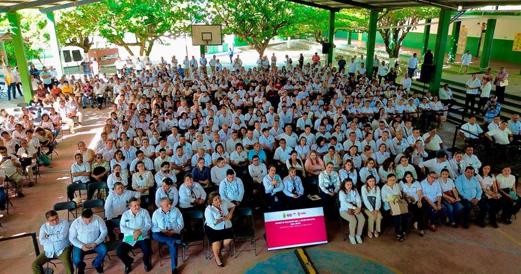 Gobernadora garantiza presencia de docentes en todas las escuelas