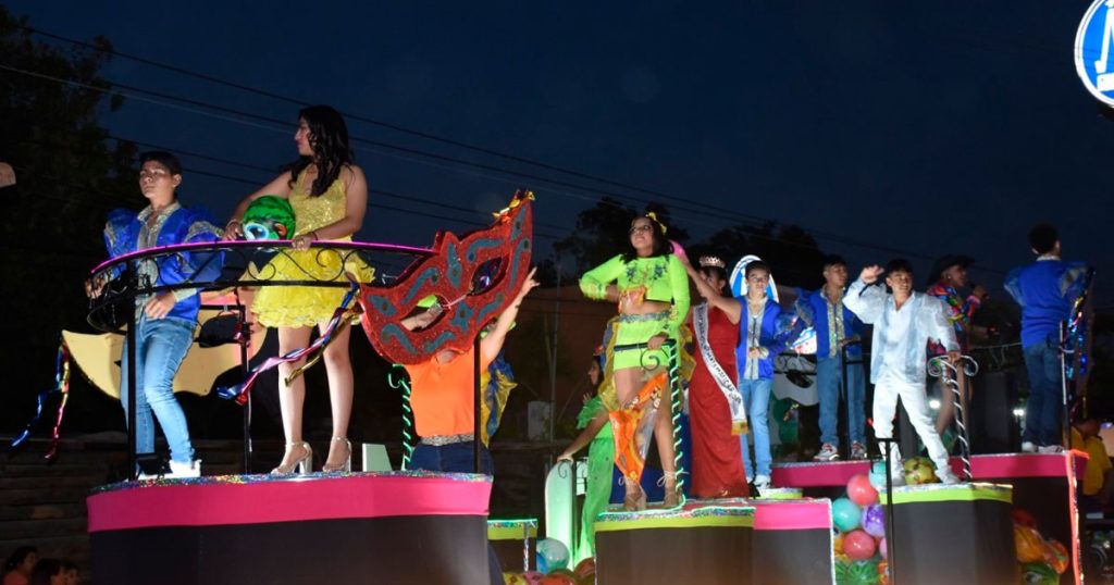 Alegría desbordante en Carnaval Tihuatlán 2025